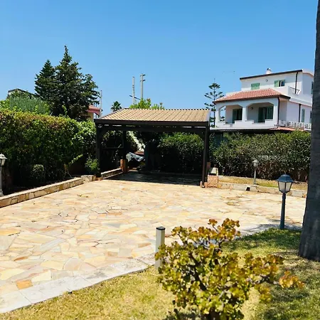 Villa Cactus With Pool Fontane Bianche